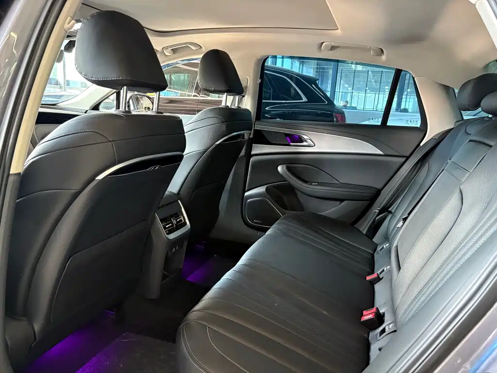 Hongqi H5 1.5 T DCT Connected Flagship Charm