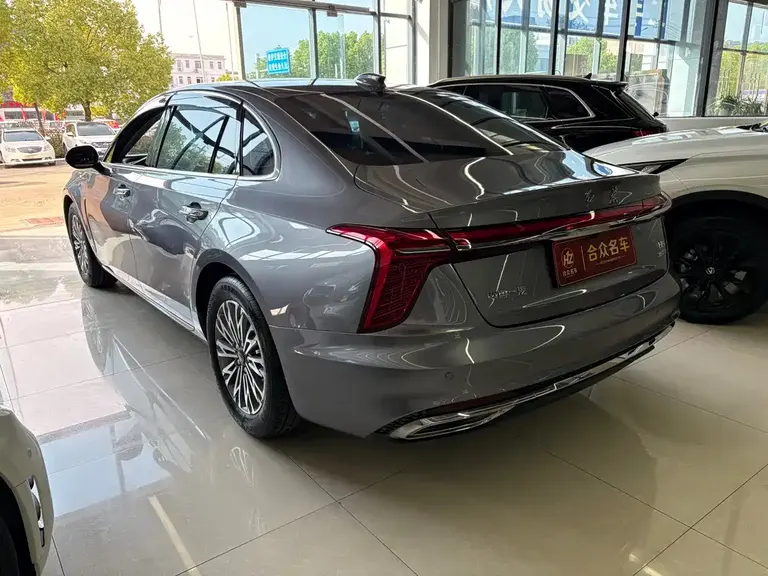 Hongqi H5 1.5 T DCT Connected Flagship Charm
