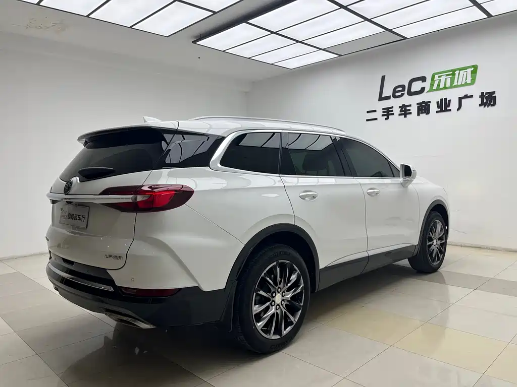 Enclave 28 T 2 WD Distinguished