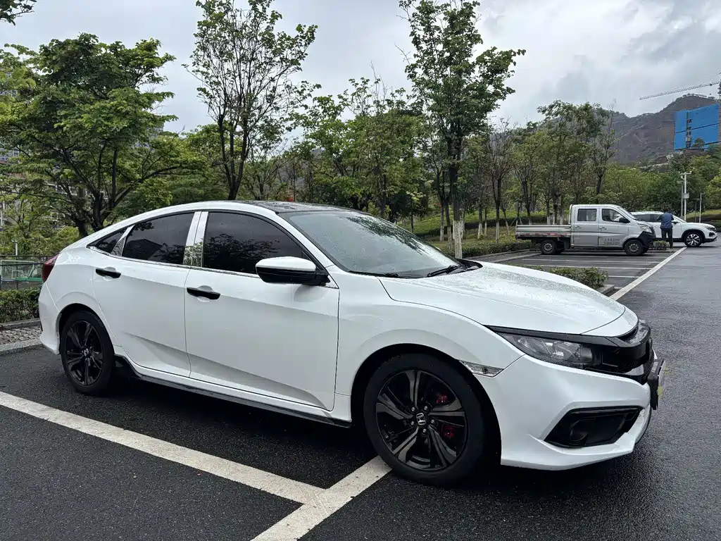 Civic 220 TURBO CVT Ignite Motion CN-V