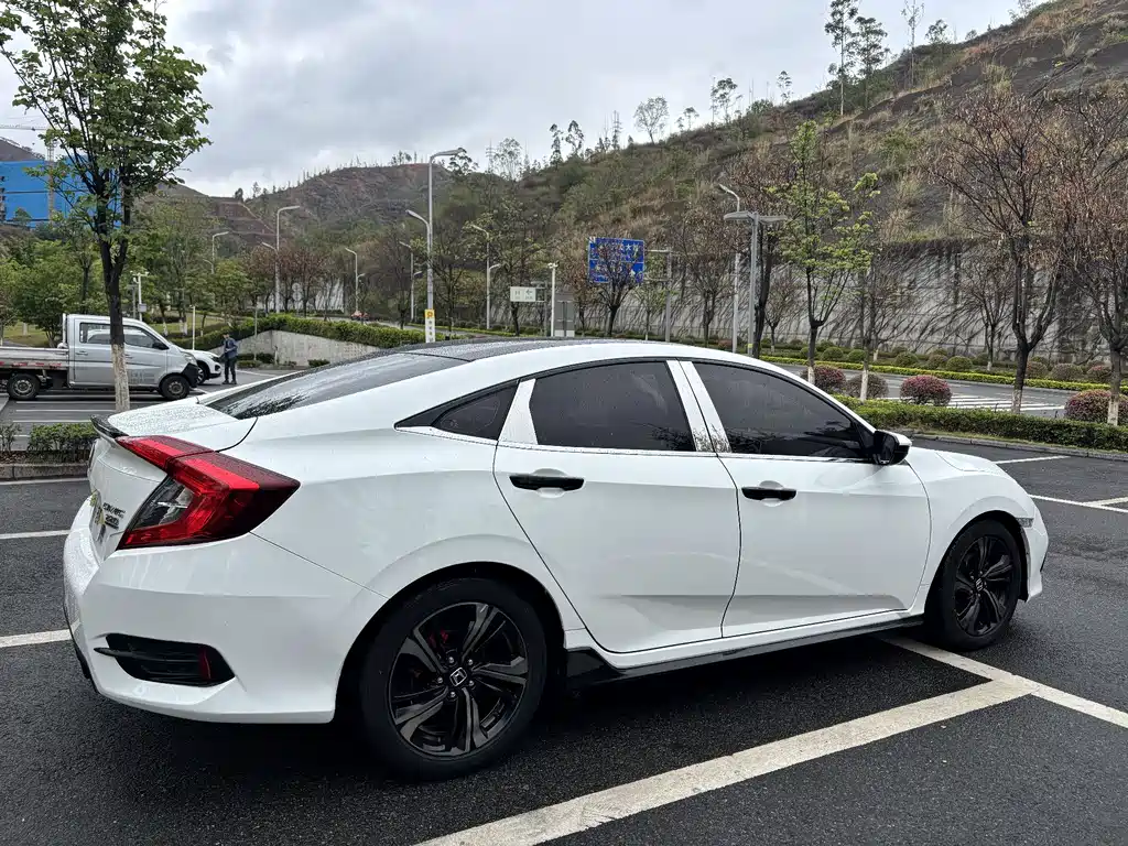 Civic 220 TURBO CVT Ignite Motion CN-V
