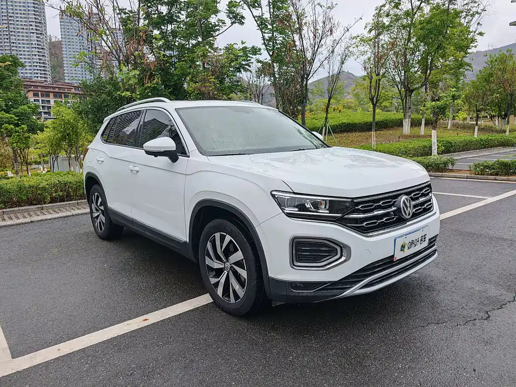 Tayron 330 TSI 2 WD Luxury CN-VI
