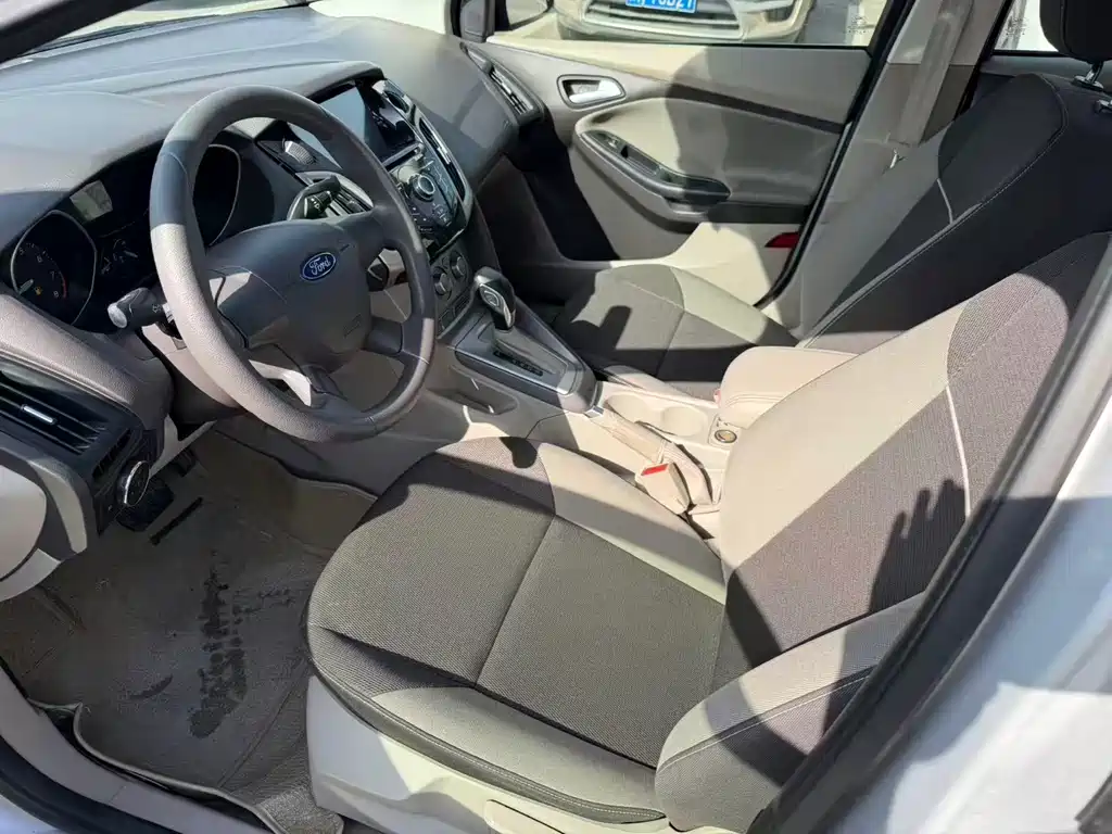 Focus Sedan 1.6 L Auto Style