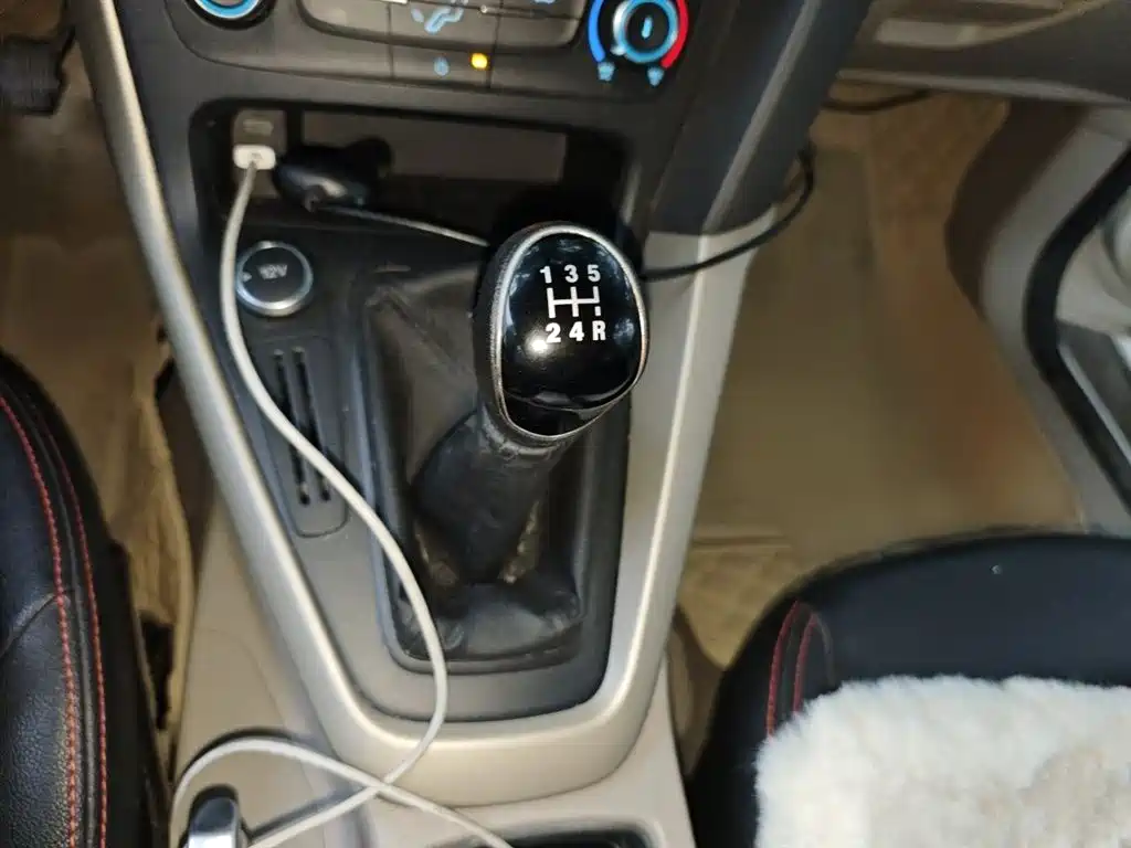 Focus 福克斯 2017款 三厢 1.6 L 手动舒适型智行版