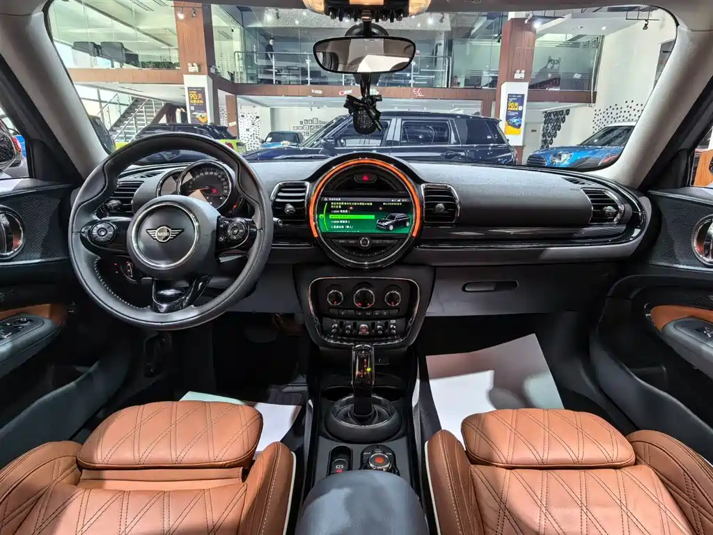 MINI CLUBMAN 1.5 T COOPER Connoisseur
