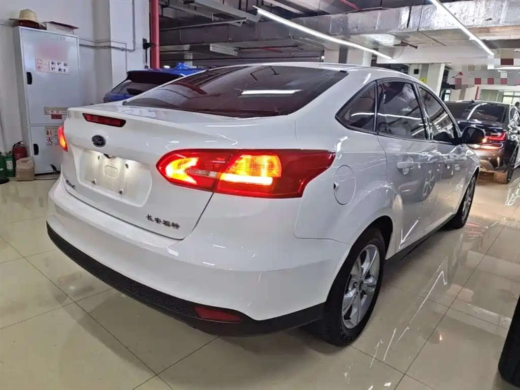 Focus Sedan 1.6 L Auto Comfort Smart Travel