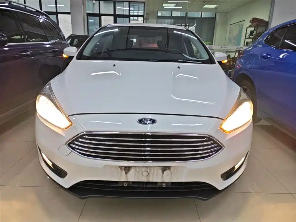 Focus Sedan 1.6 L Auto Comfort Smart Travel