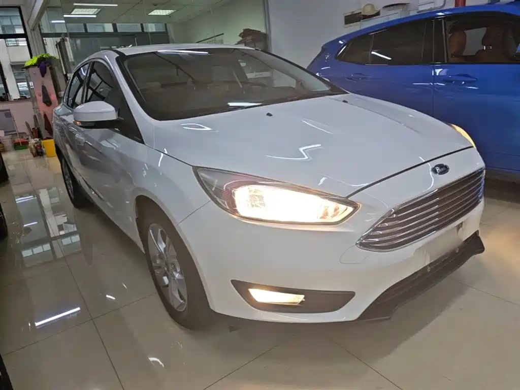 Focus Sedan 1.6 L Auto Comfort Smart Travel