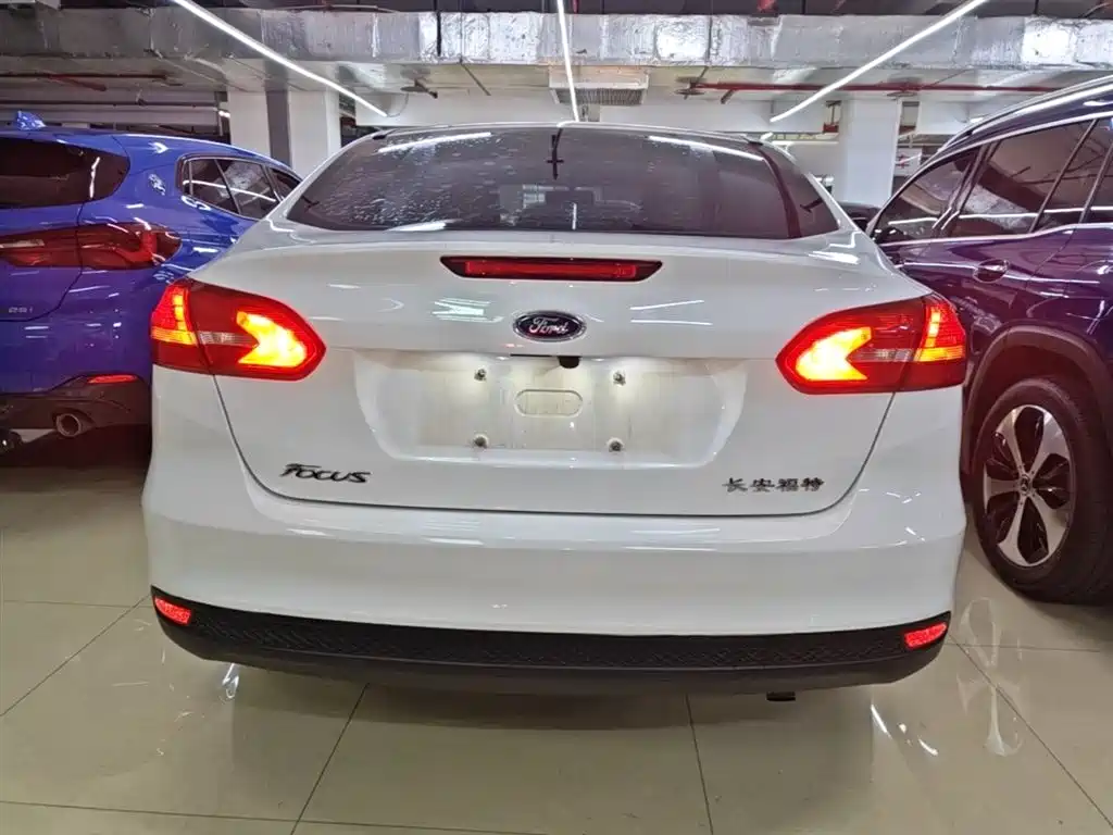 Focus Sedan 1.6 L Auto Comfort Smart Travel