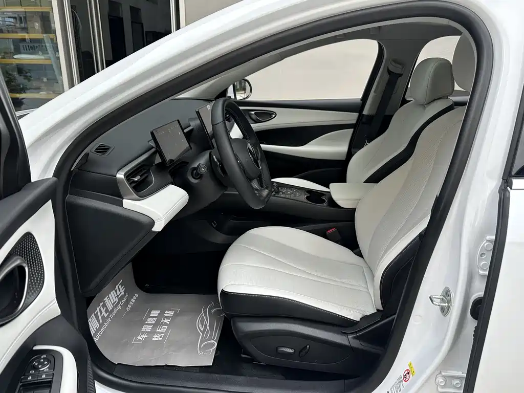 Seal 05 DM-i DM-i Smart Drive 120 KM Flagship