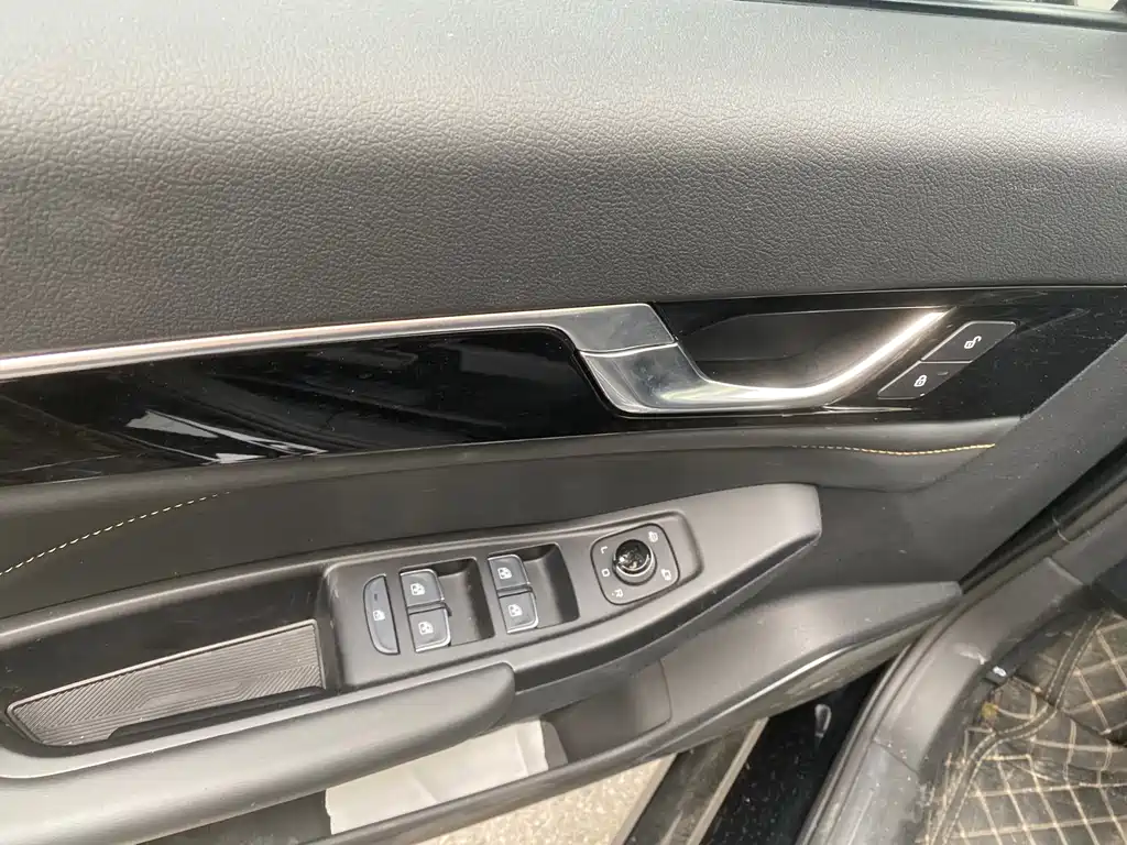 Besturn B70 3 rd Gen 1.5 T Auto Pleasure 70 Anniversary