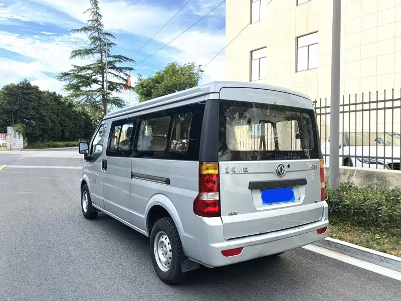 Dongfeng Xiaokang C37 1.5 L Classic II DK15-06