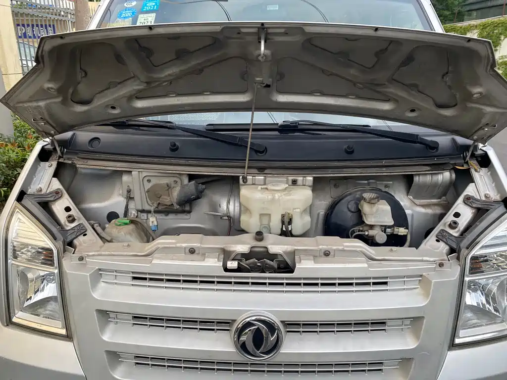 Dongfeng Xiaokang C37 1.5 L Classic II DK15-06