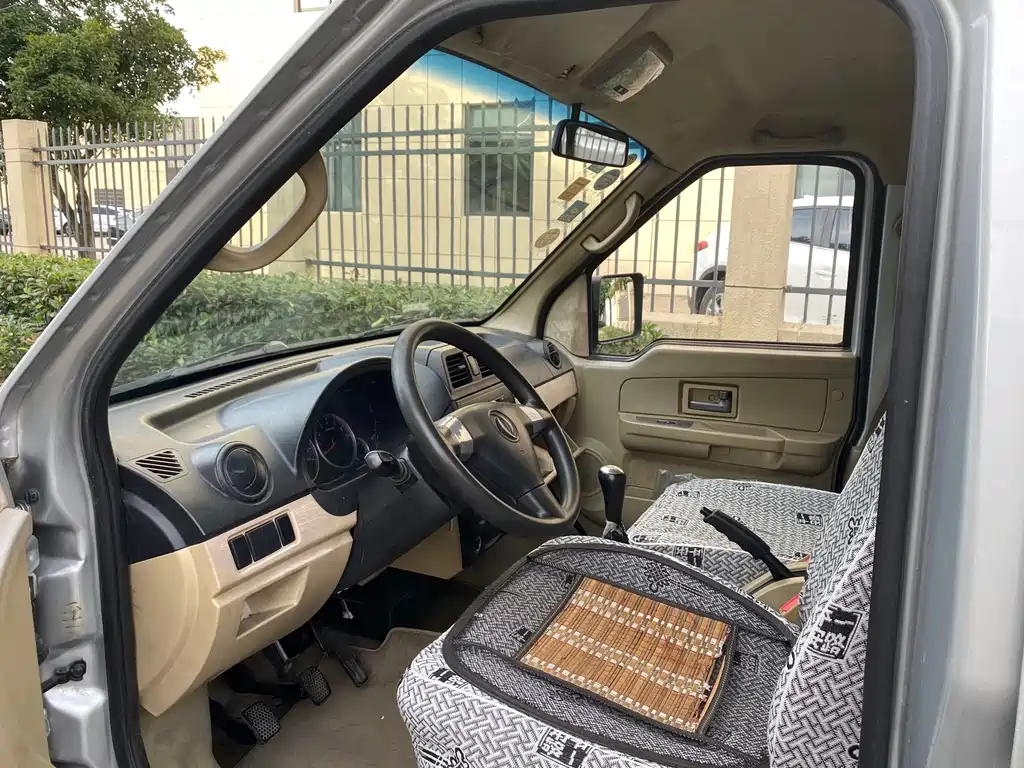Dongfeng Xiaokang C37 1.5 L Classic II DK15-06