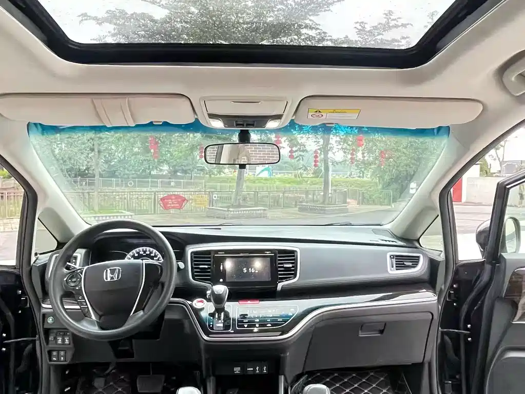 Odyssey 2.4 L Luxury
