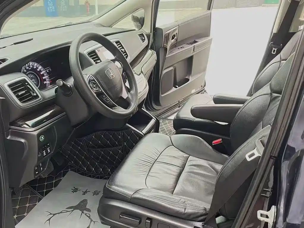 Odyssey 2.4 L Luxury