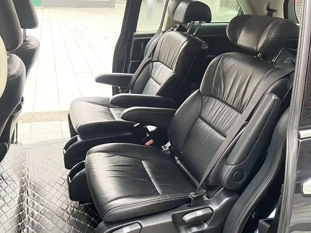 Odyssey 2.4 L Luxury