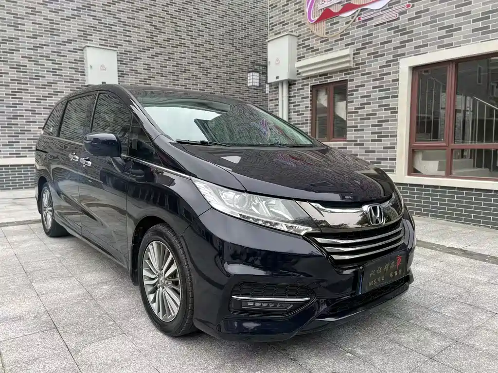 Odyssey 2.4 L Luxury
