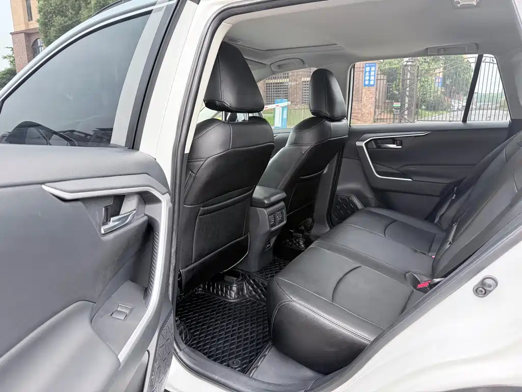 RAV4 2.0 L CVT 2 WD Style