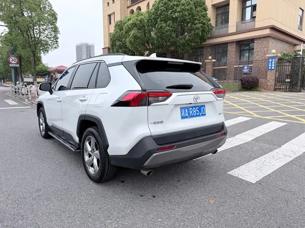 RAV4 2.0 L CVT 2 WD Style