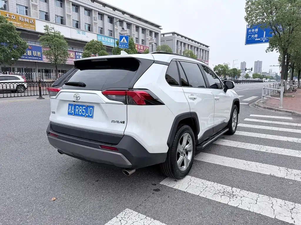 RAV4 2.0 L CVT 2 WD Style
