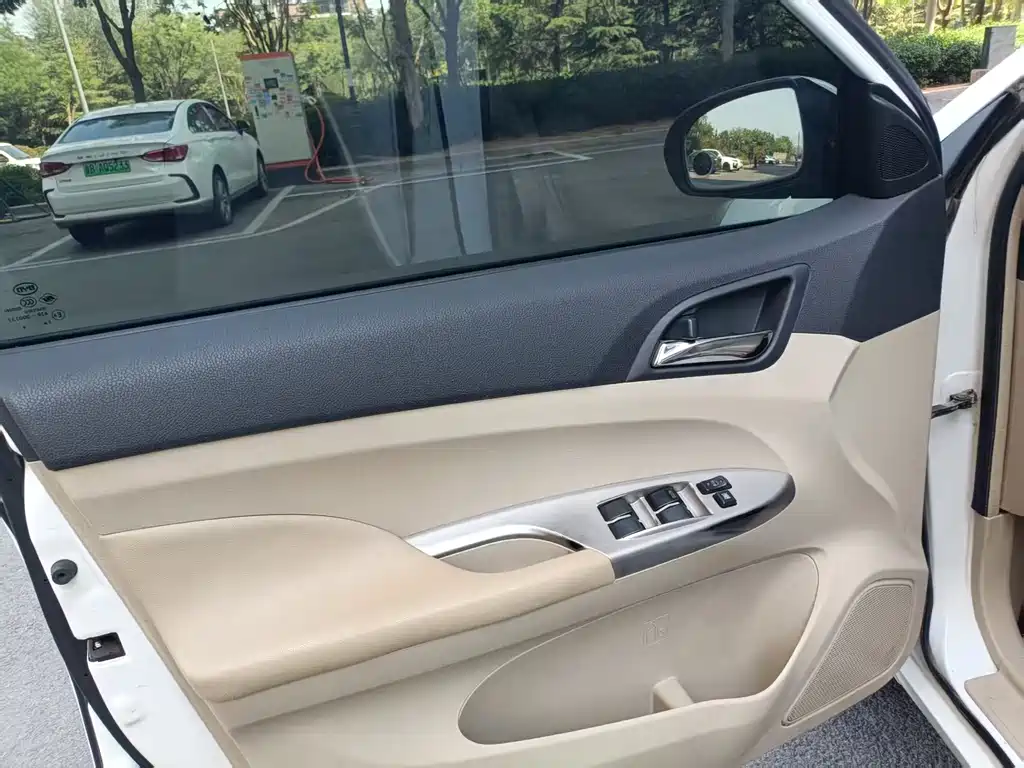 BYD F3 比亚迪F3 2015款 节能版 1.5 L 自动豪华型