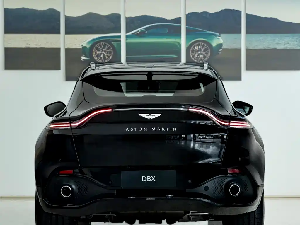 Aston Martin DBX 4.0 T V8