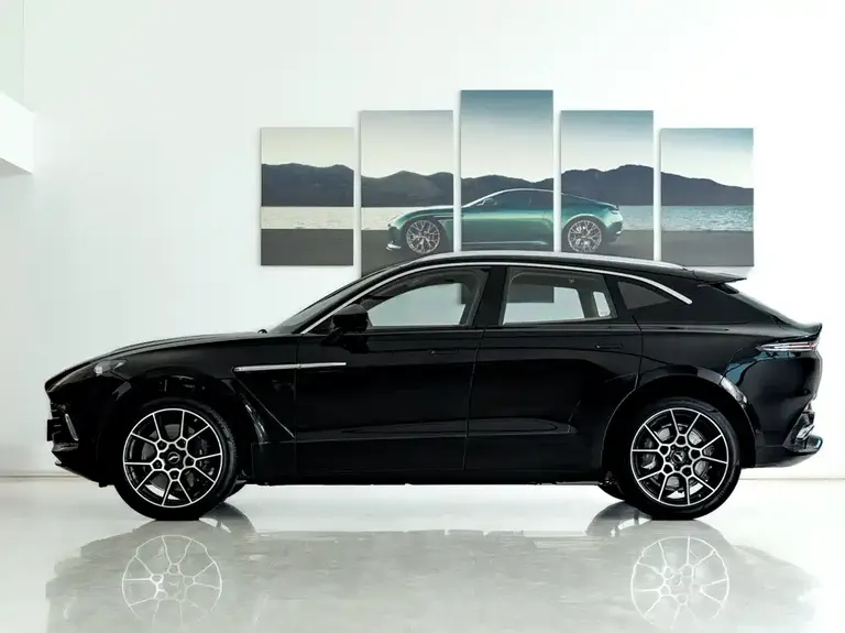 Aston Martin DBX 4.0 T V8
