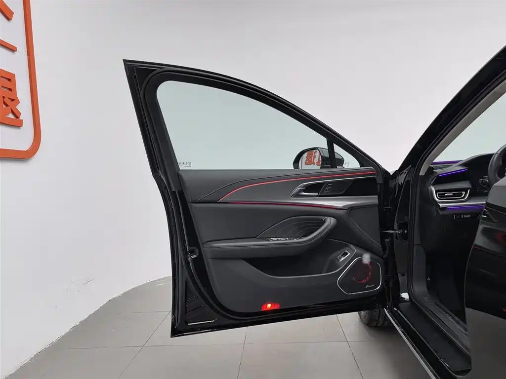 Hongqi H5 2.0 T Auto Connected Flagship