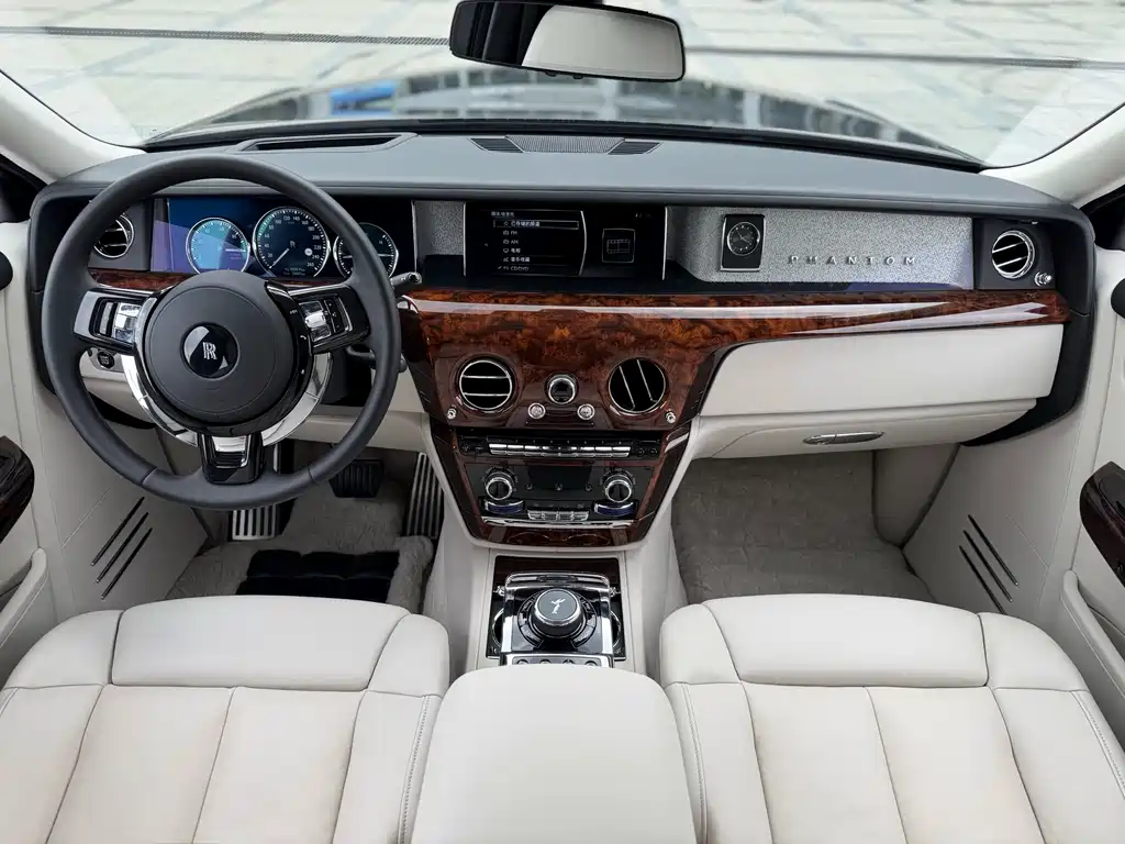 Phantom 6.7 T LWB Range