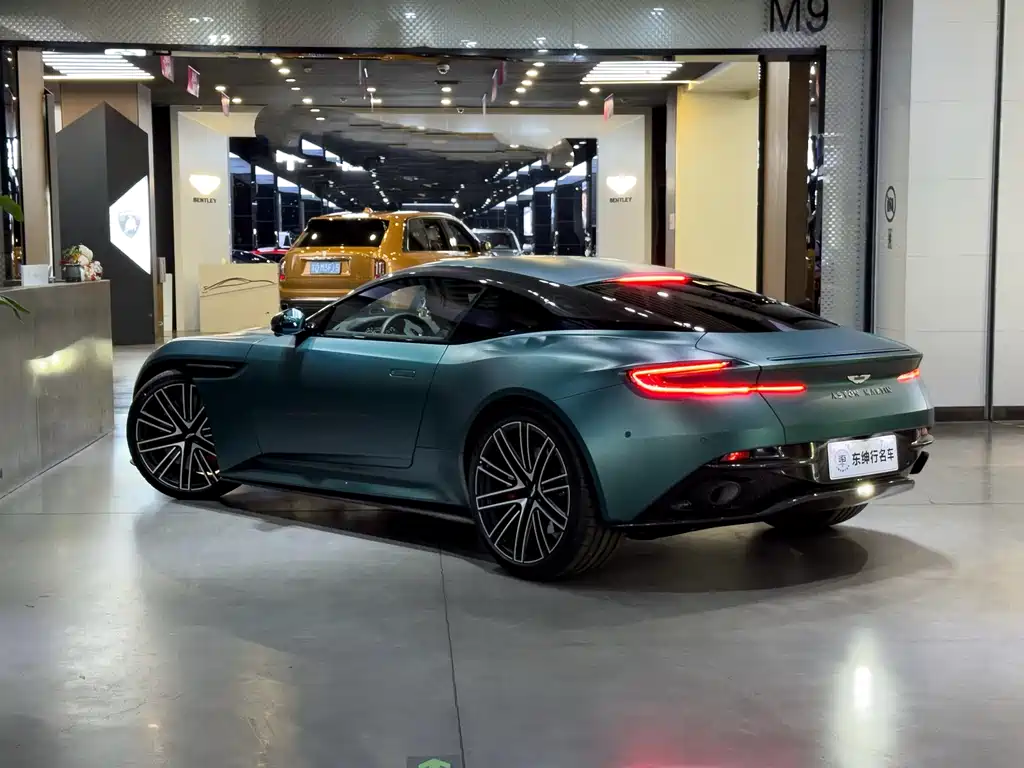 Aston Martin DB12 4.0 T V8 Coupe