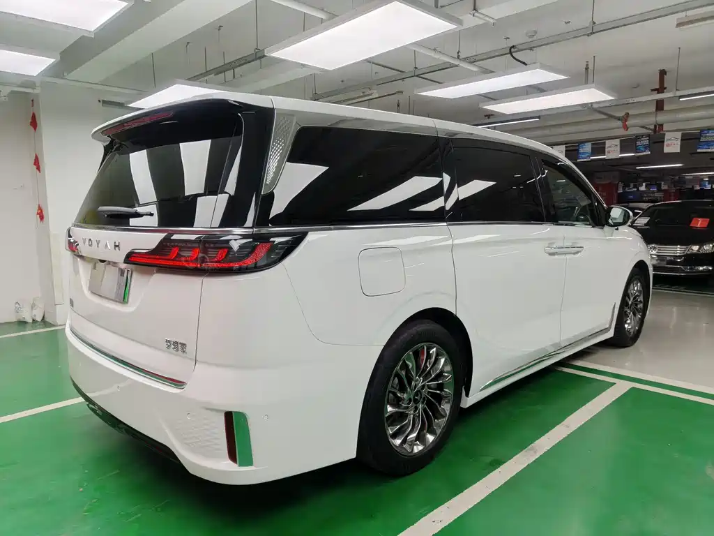 Voyah Dreamer Low Carbon Dream + Smart Enjoyment Package