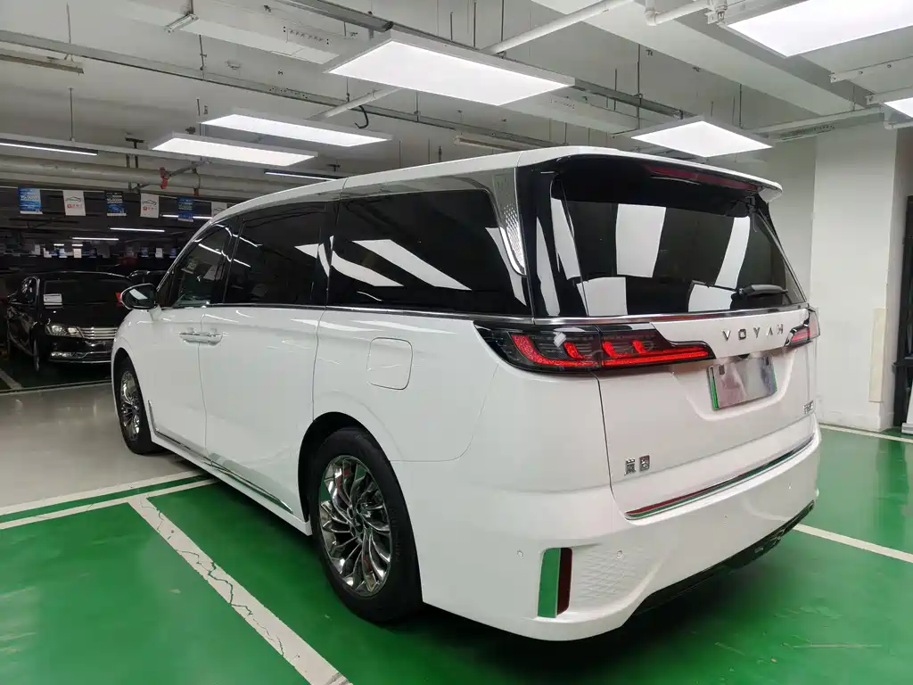 Voyah Dreamer Low Carbon Dream + Smart Enjoyment Package