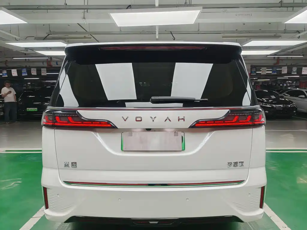 Voyah Dreamer Low Carbon Dream + Smart Enjoyment Package