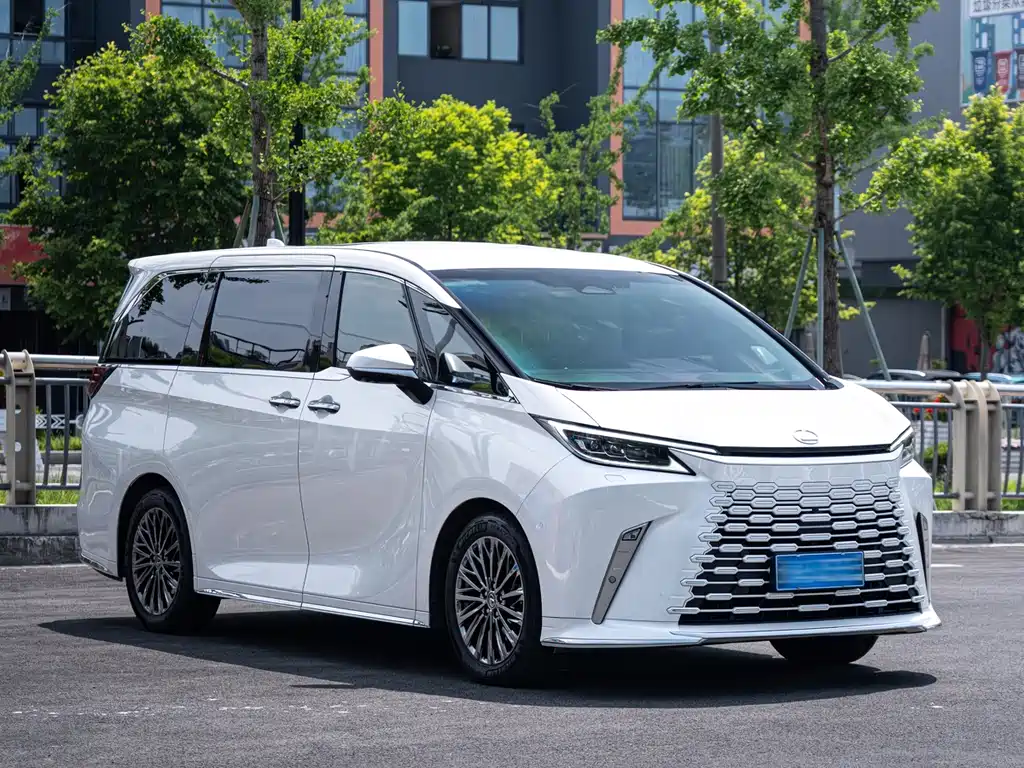 Lexus LM 500 h 6-seat Supreme