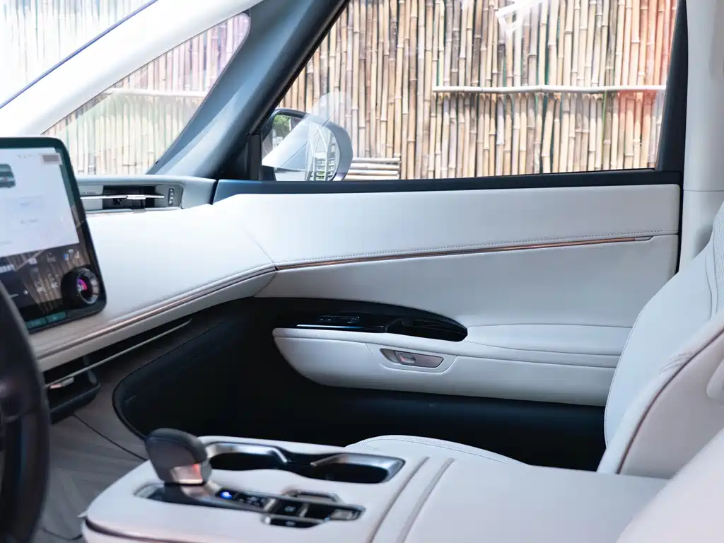 Lexus LM 500 h 6-seat Supreme