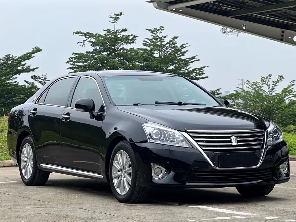 Crown 2.5 L Royal Navigation