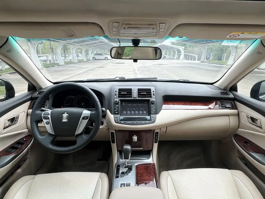 Crown 2.5 L Royal Navigation