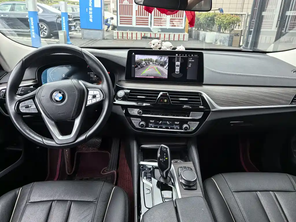 BMW 6 Series GT 630 i Luxury Design Package