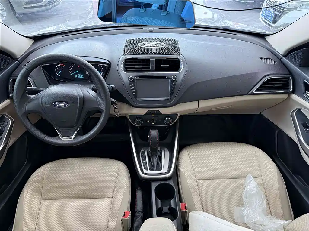 Escort 1.5 L Auto Comfort