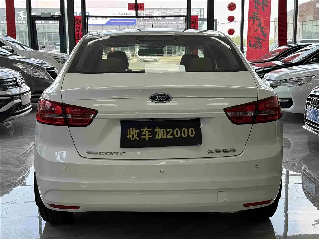 Escort 1.5 L Auto Comfort