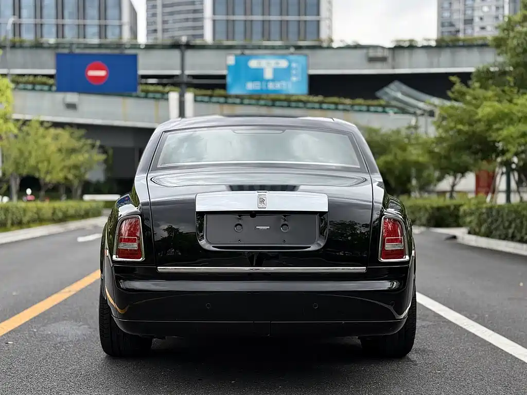 Phantom 6.7 L Extended EWB