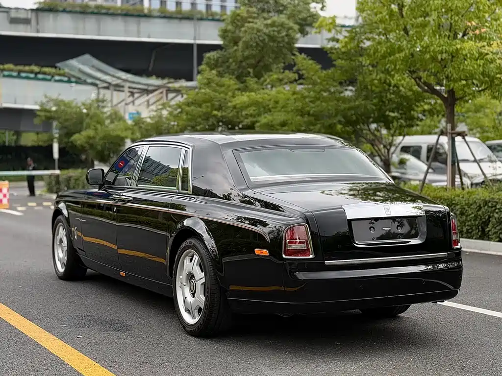 Phantom 6.7 L Extended EWB