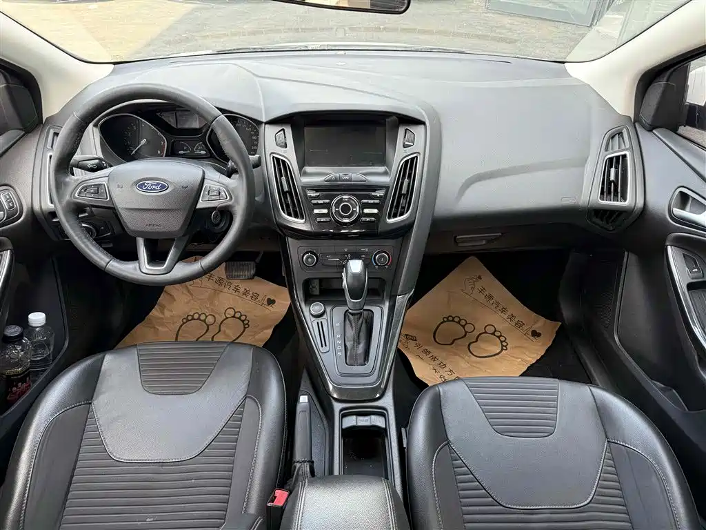 Focus Sedan 1.6 L Auto Style Smart Travel
