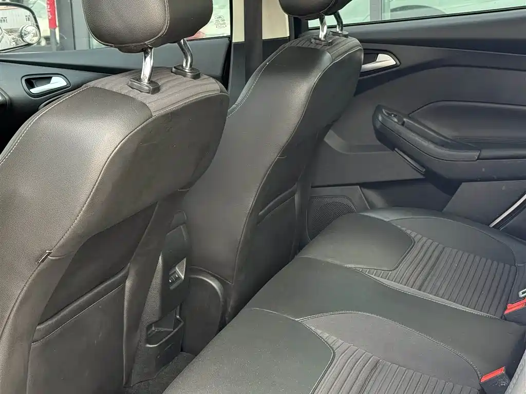 Focus Sedan 1.6 L Auto Style Smart Travel