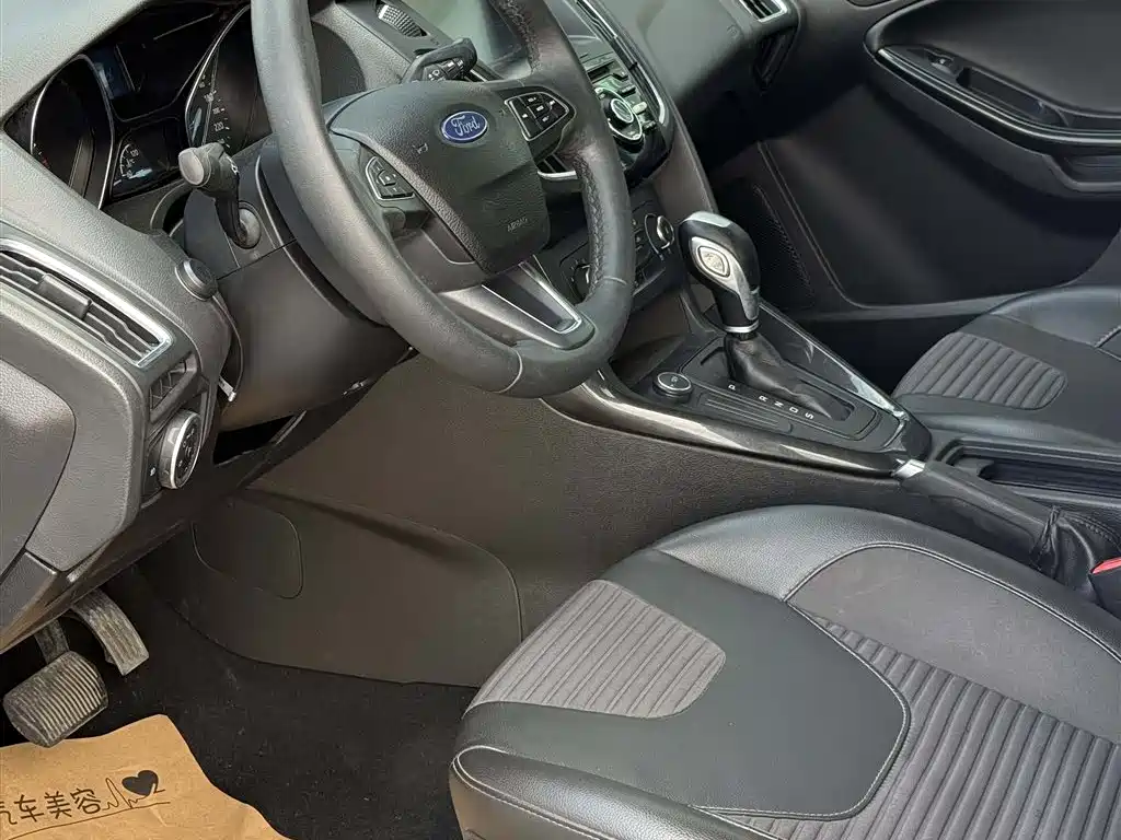 Focus Sedan 1.6 L Auto Style Smart Travel