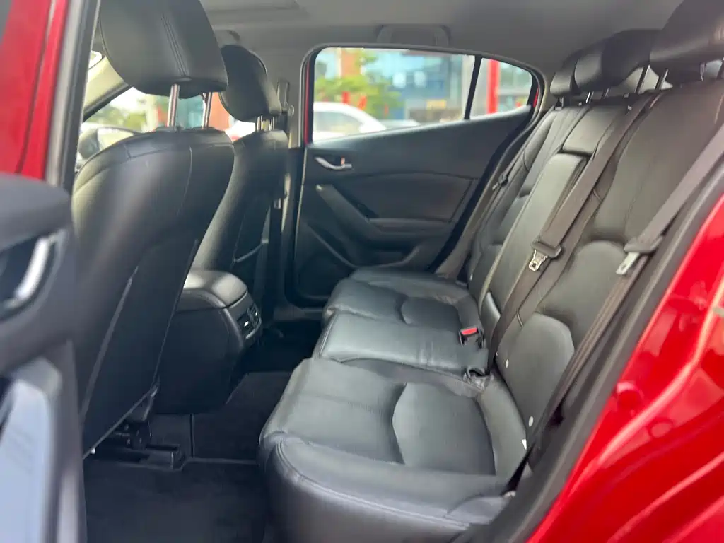 Mazda 3 Axela Hatchback 2.0 L Auto Sport CN-V