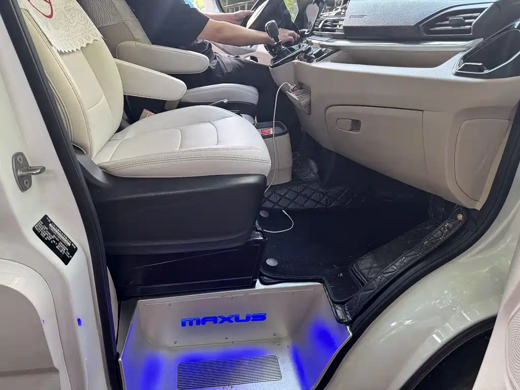 Xintu V90 新途V90 2024款 智达营运版 2.0 T手动后驱长轴高顶后单胎9座