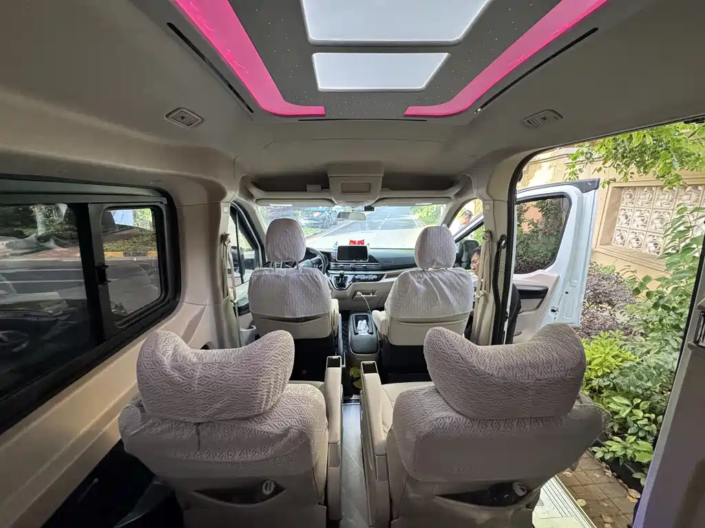 Xintu V90 新途V90 2024款 智达营运版 2.0 T手动后驱长轴高顶后单胎9座