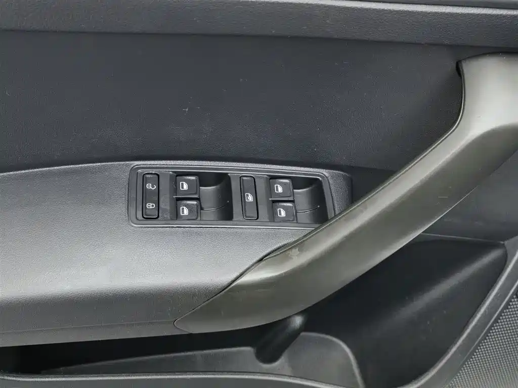 Santana 1.6 L Manual Style